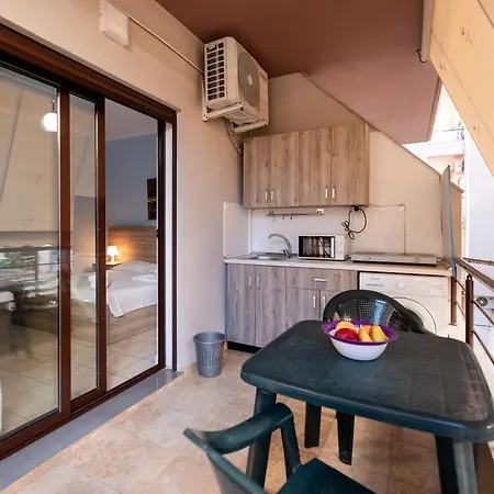 Balcony - Outdoor Kitchen - Uji I Ftohte *